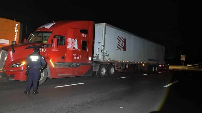 Guardia Civil recupera en Morelia tractocamión robado con mercancía 