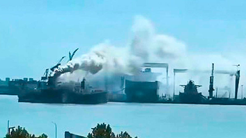 Incendio en buque de carga en China deja al menos 20 muertos y 5 desaparecidos 