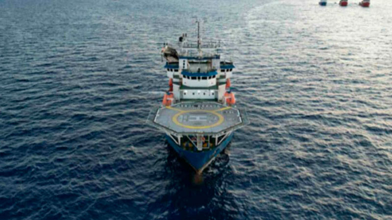 Pemex mantiene labores para controlar derrame en costas de Campeche 