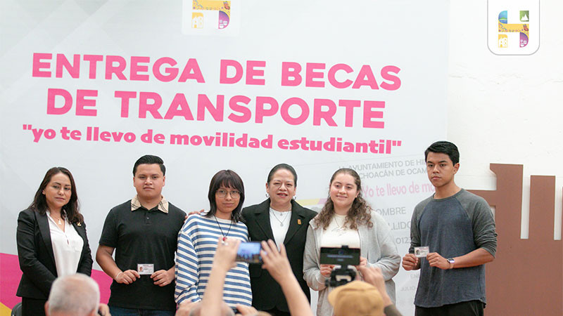 Entrega presidenta municipal de Hidalgo becas de transporte a 132 estudiantes  