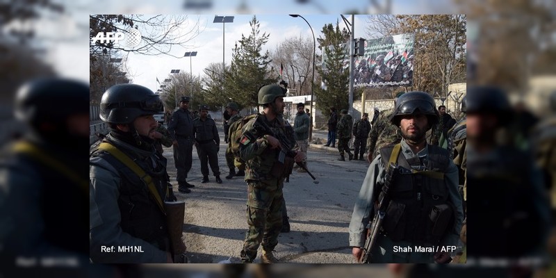 Vestidos de médicos, sujetos masacran a 40 y hieren a 50 en Hospital Militar en Afganistán 