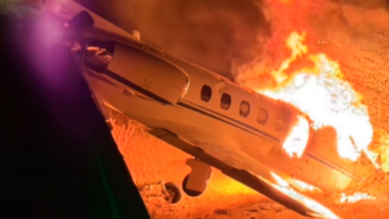 Avión privado se incendia al aterrizar en aeródromo de Brasil 