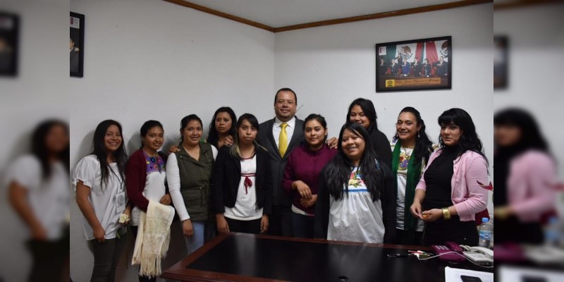 Empoderar e impulsar a la mujer indígena: Juan Figueroa Gómez 