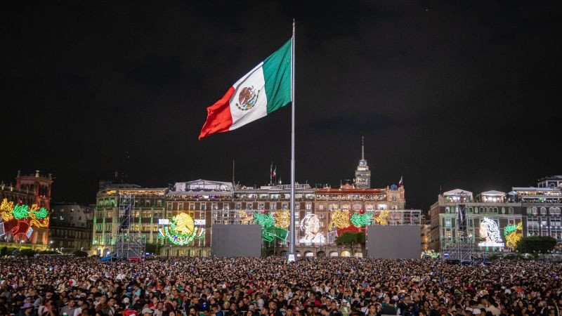 Más de 150 mil personas llegan al Zócalo para celebrar el Grito de Independencia 