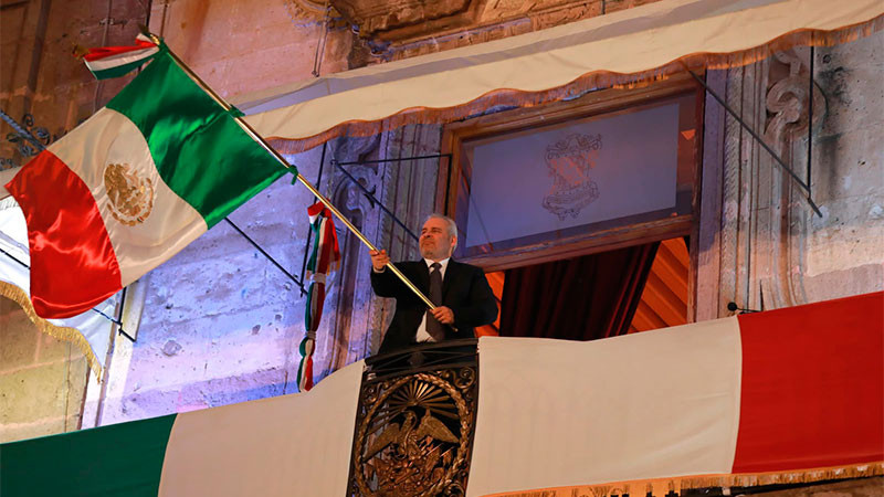 Entre familias y fervor patrio, Bedolla da el Grito de Independencia en el Centro Histórico 