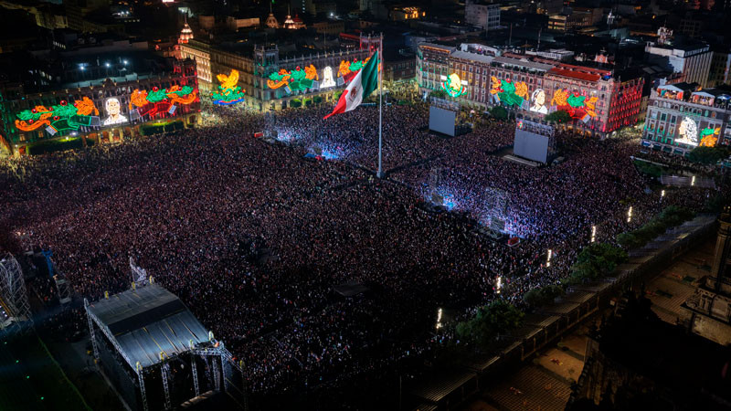 Más de 300 mil personas se dieron cita en el Zócalo para presenciar el Grito de la Independencia de Sheinbaum 