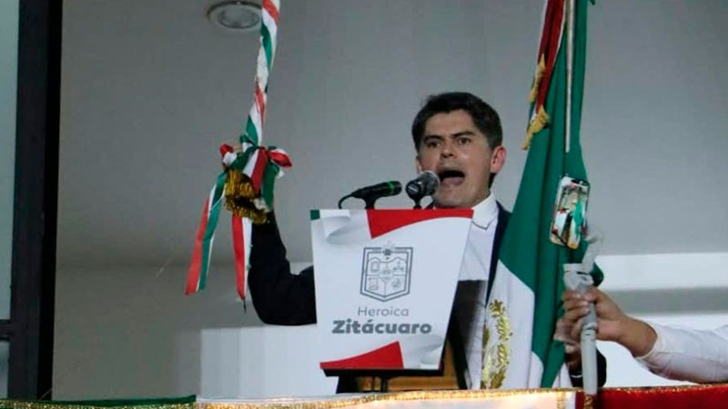 Una gran noche de Grito de Independencia en Zitácuaro: Toño Ixtláhuac 