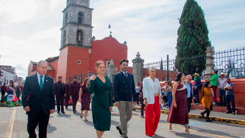Alexis Velázquez encabeza en Huandacareo desfile conmemorativo por la Independencia de México 