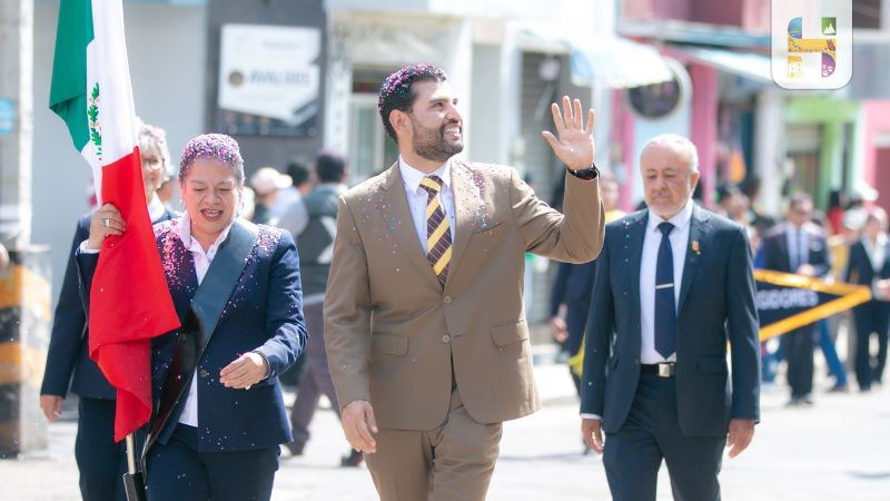 Jeovana Alcántar encabeza Grito de Independencia ante miles de personas en Ciudad Hidalgo 