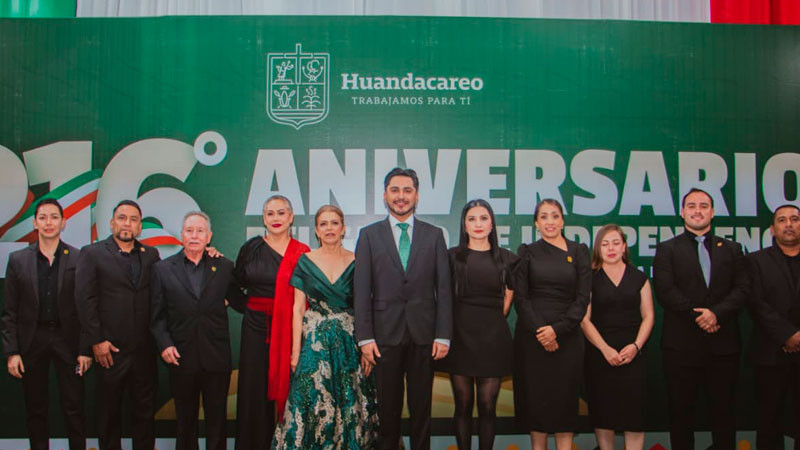 Alexis Velázquez encabeza el cierre de las Fiestas Patrias en Huandacareo 