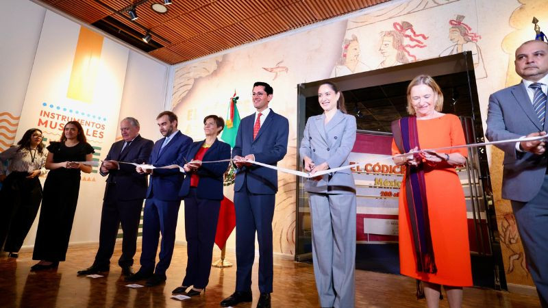 Códice Azcatitlan llega a México por 200 años de relaciones diplomáticas con Francia 