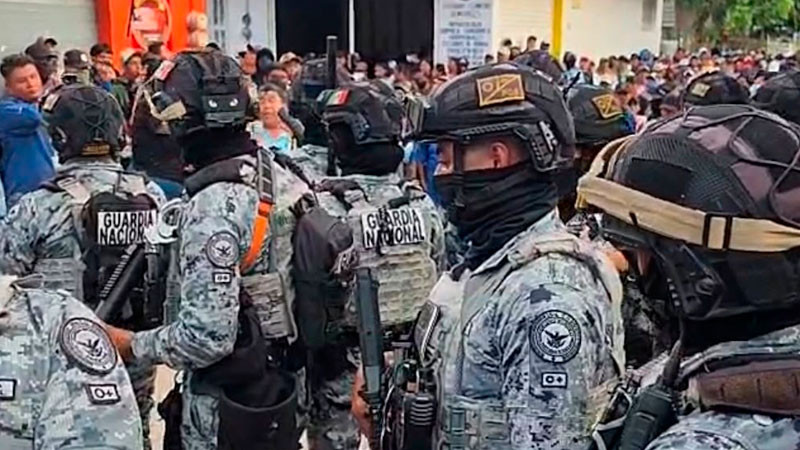 Pobladores retienen a 19 elementos de seguridad en Guerrero 