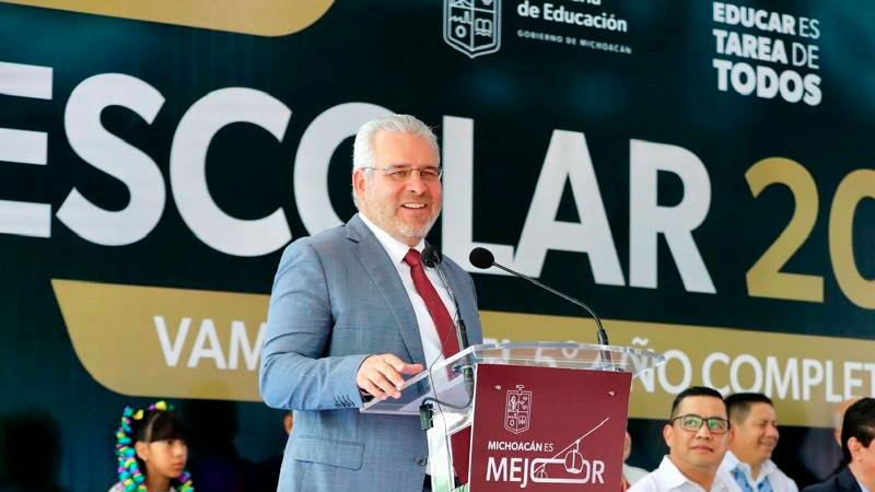 Bedolla transforma la educación en Michoacán; destaca inversión récord de 6 mmdp y certeza laboral para el magisterio 