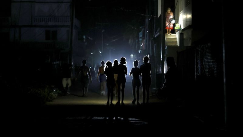 Cuba comienza a recuperar electricidad tras nuevo apagón nacional 