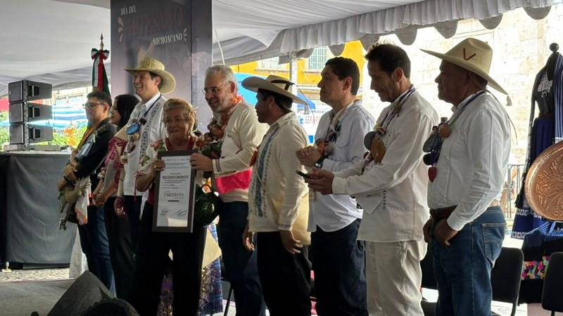 Con presencia de más de 4 mil artesanos, conmemoran el Día del Artesano Michoacano  