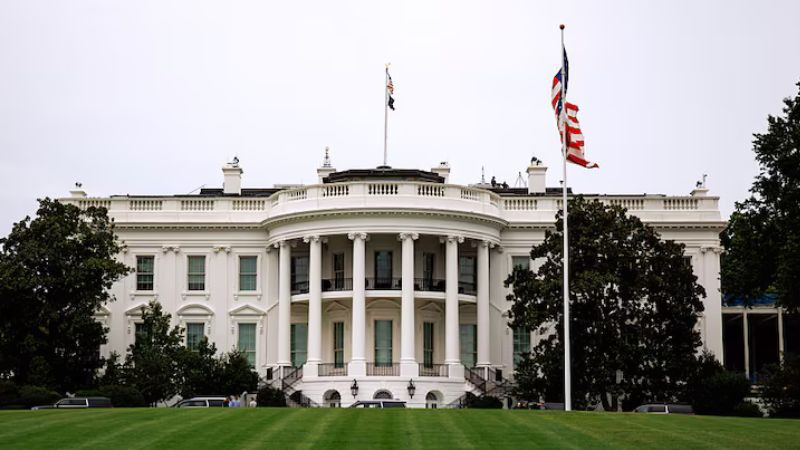 Cadenas de Televisión de Estados Unidos suspenden cobertura de actos de Trump tras restricciones a medios 