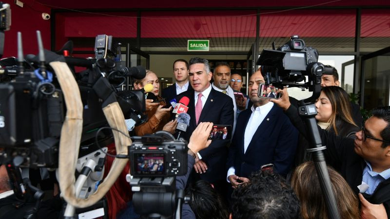 Alito Moreno acusa al INE de censura y anuncia impugnación por retiro de publicaciones 