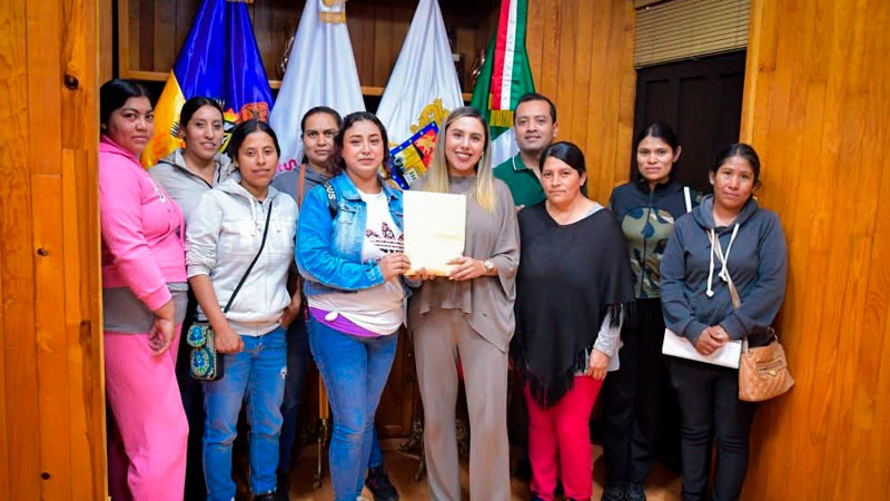 Dayana Pérez Mendoza refrenda su compromiso con la educación en Salvador Escalante 