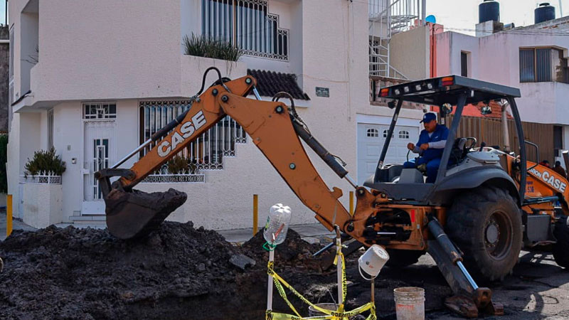 Ooapas repara socavón en Lomas del Valle y sustituye tramo de drenaje dañado 