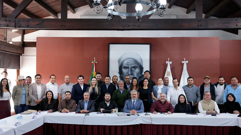 Alcaldes de Michoacán reconocen visión municipalista de Alfredo Ramírez Bedolla en su Quinto Informe 