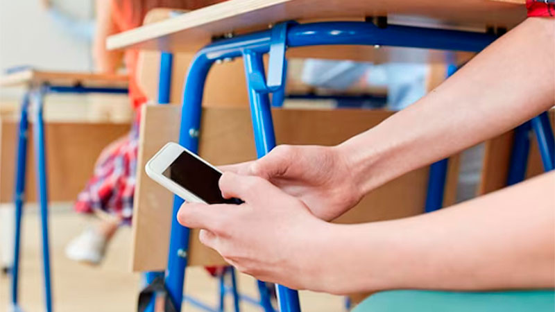 Publica la SEP el acuerdo que establece las condiciones para uso de celulares en planteles escolares 