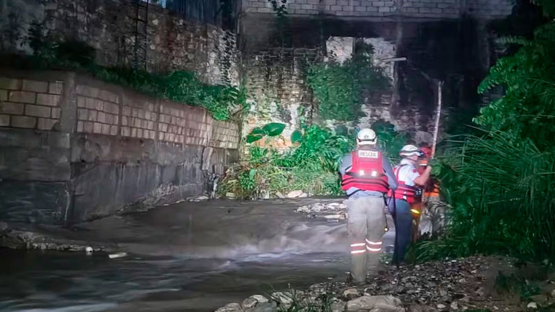 Fuertes lluvias arrastran a un motociclista en Tuxtla Gutiérrez, Chiapas 
