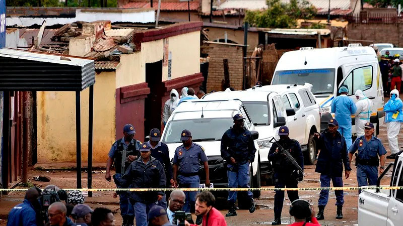Tiroteo durante fiesta en Sudáfrica deja 11 muertos; una mujer embarazada entre las víctimas 