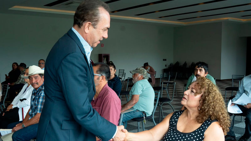 Semigrante acerca orientación sobre pensiones y beneficios de Estados Unidos 