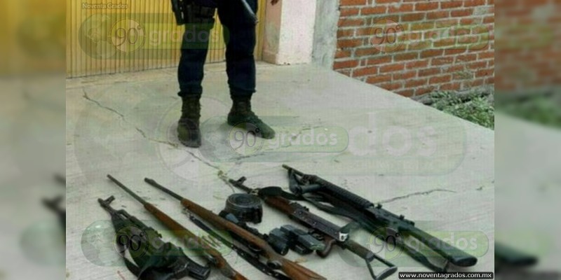 Detienen a cuatro tras enfrentarse a balazos en Tepalcatepec; aseguran armas - Foto 0 