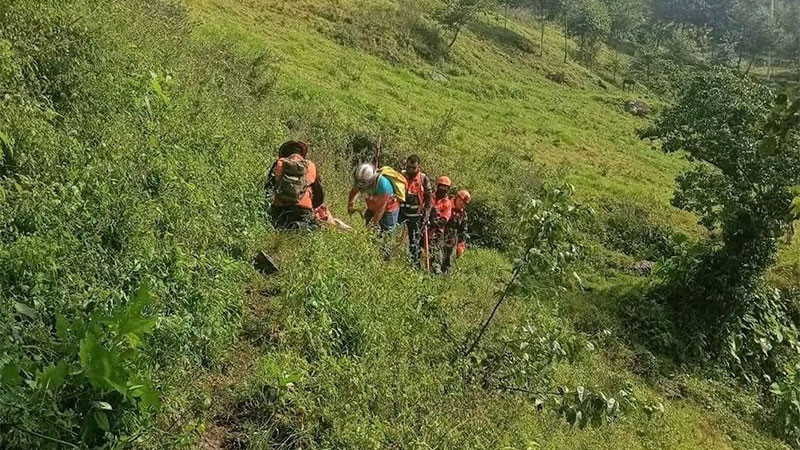 Recuperan cuerpo de hombre tras caer a barranca de 300 metros en Veracruz 