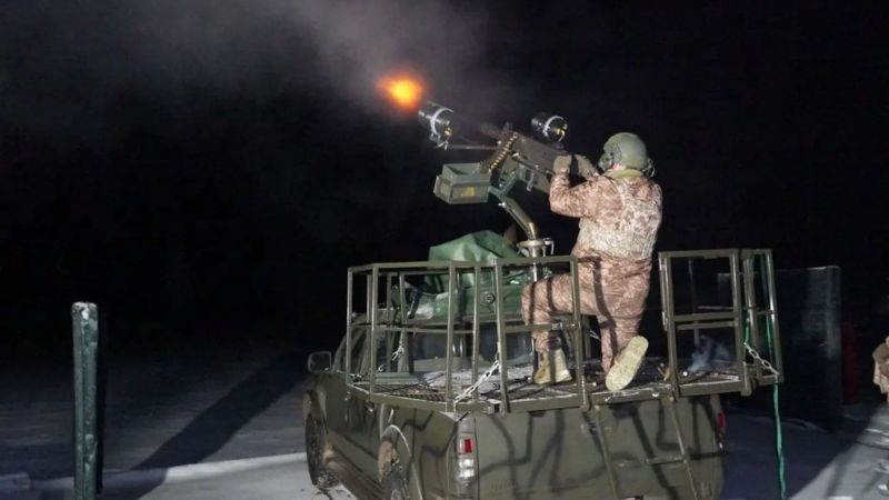 Ataques rusos con misiles dejan al menos dos personas sin vida en Kiev, Ucrania 