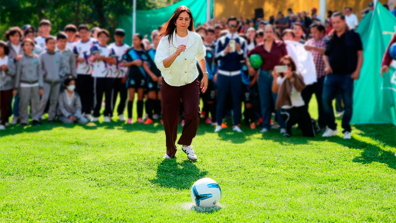 Cinco nuevas canchas para las juventudes de Uruapan: Gaby Molina  