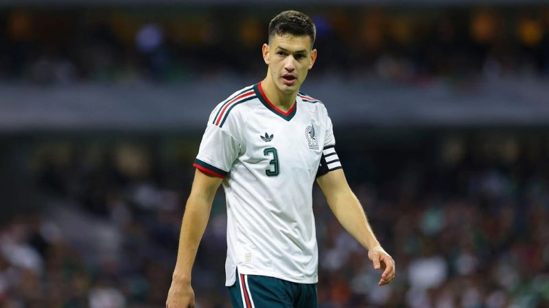 César Montes causa baja de la Selección Mexicana por lesión y regresa a su club para recuperarse 