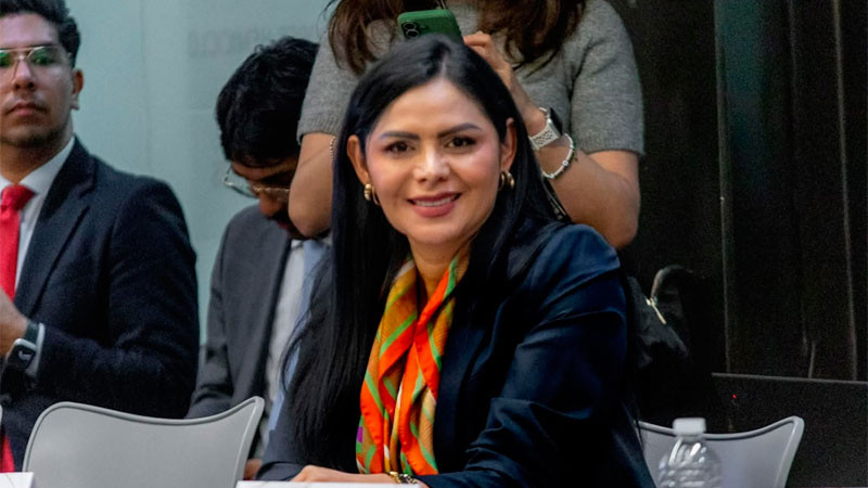Araceli Saucedo respalda reforma sobre nacionalidad única 