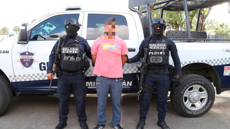 En Morelia, Michoacán detiene la GC a un hombre con réplica de pistola y drogas  