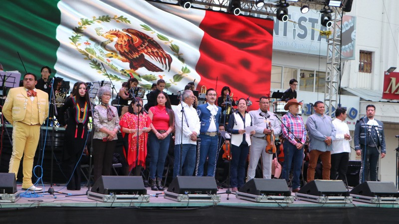 Festejan Festival Nacional de Mariachi y Danza en Ciudad Hidalgo, Michoacán 