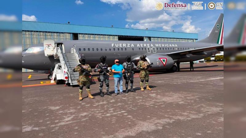 Cateos en tres estados dejan tres detenidos y el aseguramiento de 500 mil litros de combustible, aviones, decenas de tráileres y pipas; cae operador del crimen ligado al huachicol  