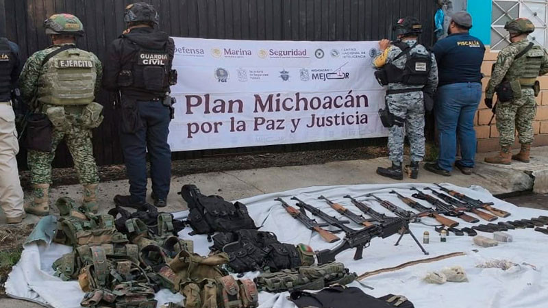 Tras cateo en Los Reyes, Michoacán aseguran un arsenal  