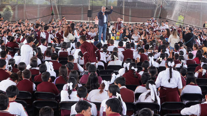 ¡Avanza la educación en Michoacán! Suben cifras de alfabetización y escolaridad: Bedolla 