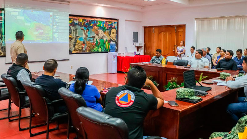 Refuerzan vigilancia en Lázaro Cárdenas ante lluvias provocadas por Rachel 