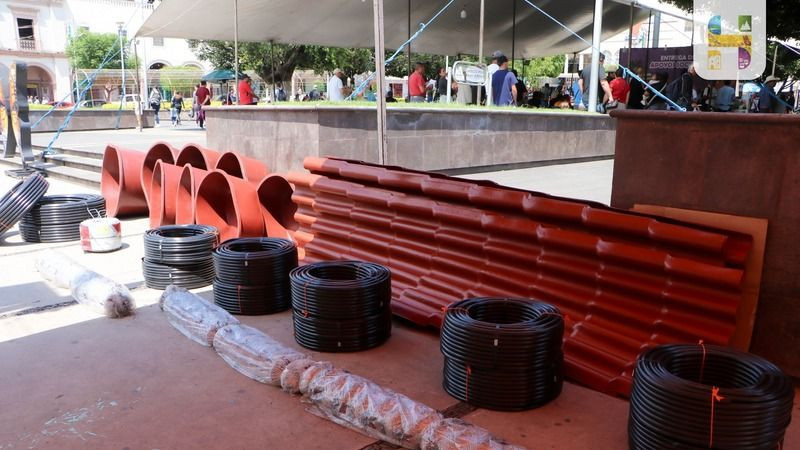  Entregan calentadores, tinacos y materiales para vivienda a familias de Ciudad Hidalgo 