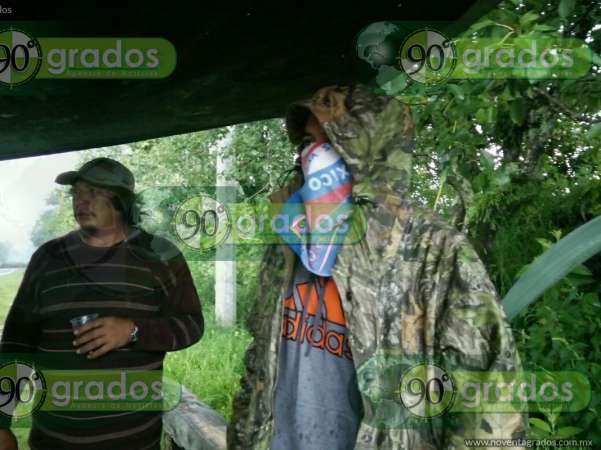 Instalan barricadas en Ucareo, Michoacán, tras detención de habitantes - Foto 1 