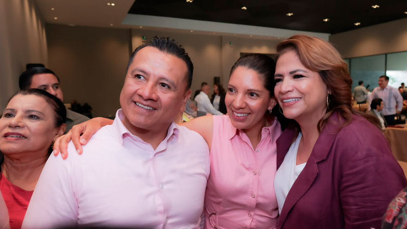 Fabiola Alanís convoca a la unidad del movimiento y cierra filas con el coordinador estatal Carlos Torres Piña 