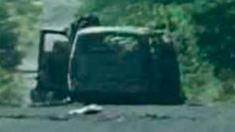 Hallan camioneta calcinada en Apatzingán, Michoacán 