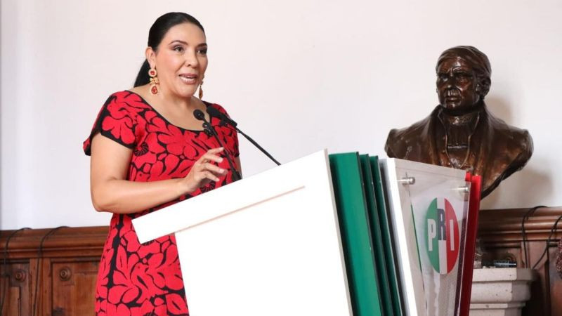 Adriana Campos Huirache reconoce a Guillermo Valencia en su Segundo Informe Legislativo  