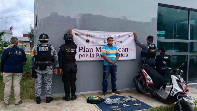 En Uruapan, Michoacán detienen a tres, aseguran estupefacientes y recuperan auto robado 