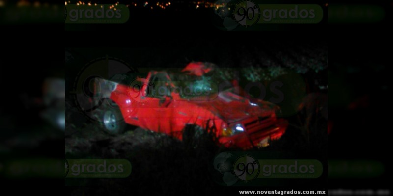 Un muerto y un herido deja volcadura en Apaseo el Grande, Guanajuato - Foto 0 