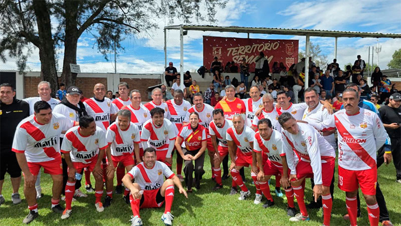 Giulianna Bugarini festeja aniversario de la colonia Morelos con leyendas del Atlético Morelia 