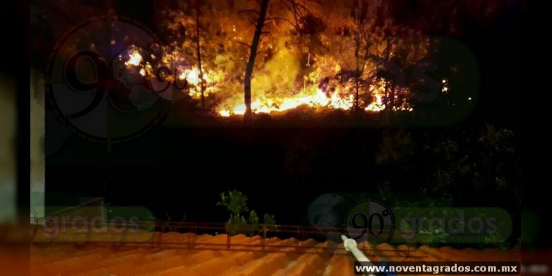 De nueva cuenta se registra incendio en el cerro de la Cruz en Uruapan, Michoacán - Foto 1 