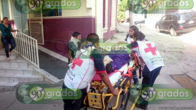 Dos adultos y dos menores heridos, saldo de volcadura en Arteaga, Michoacán - Foto 2 